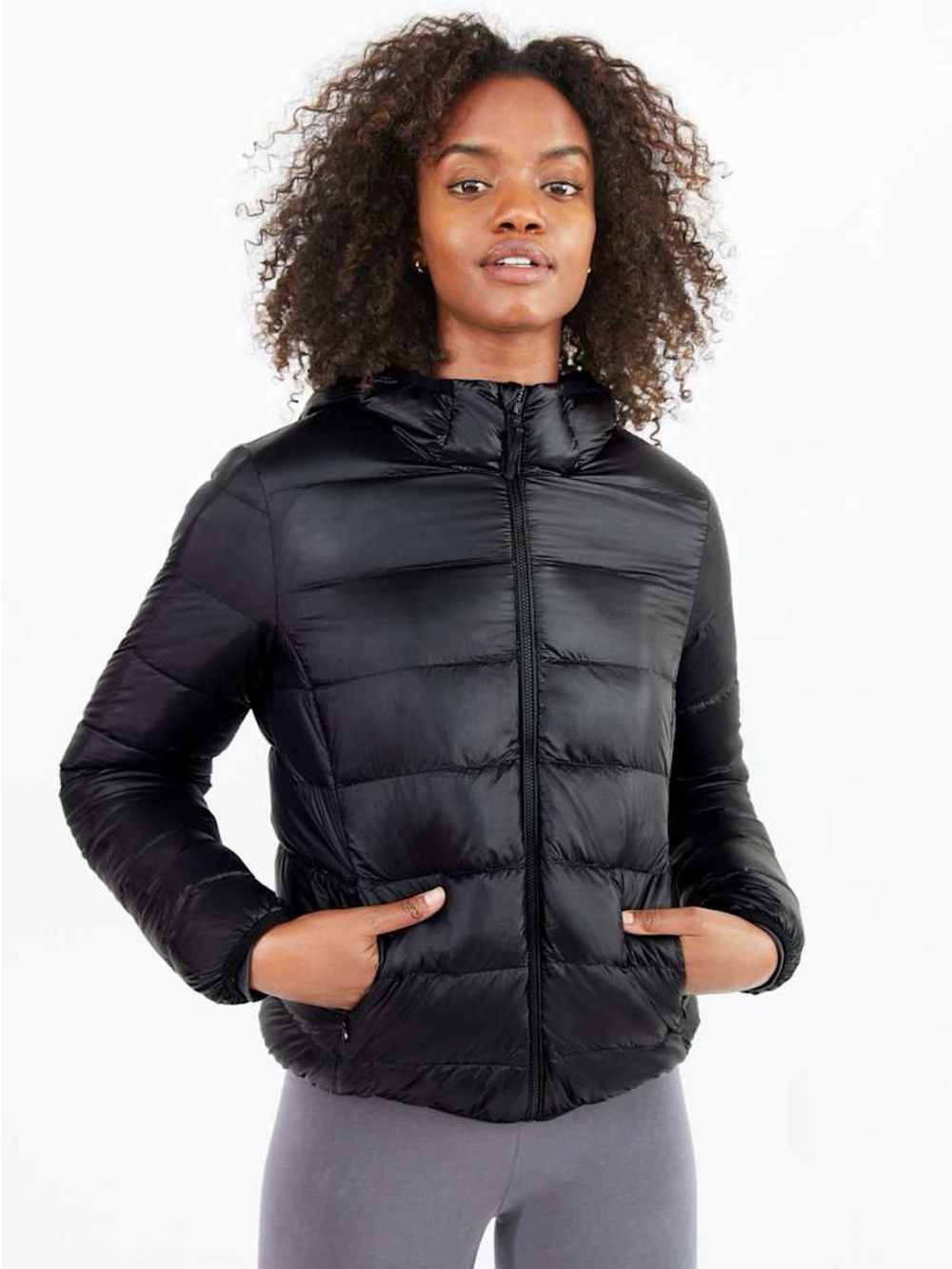 Aritzia TNA puffer jacket premium Goose down  size M Color black